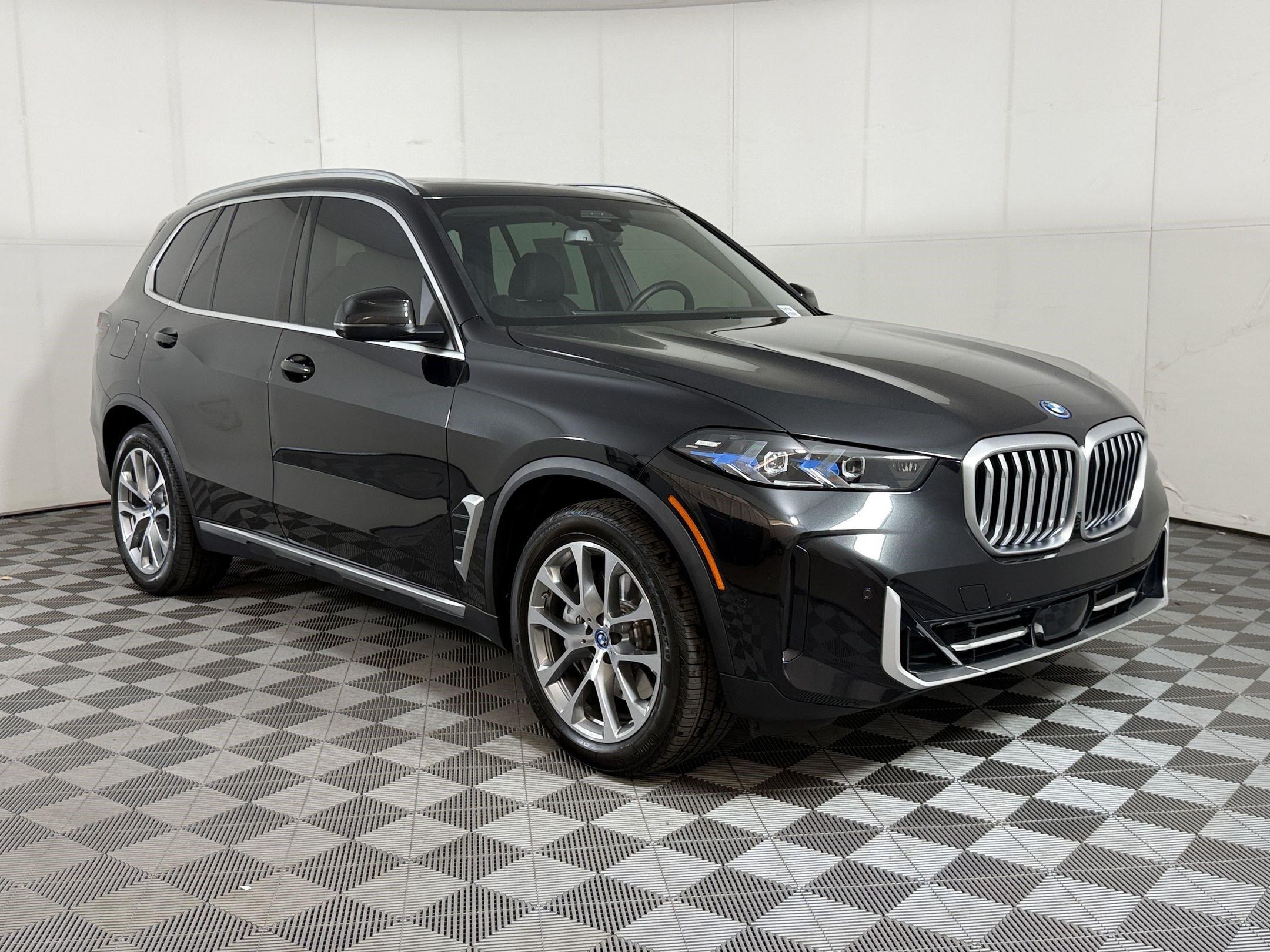 Used 2025 BMW X5 xDrive50e AWD/4WD image 7