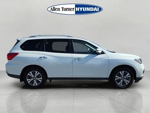 Used 2019 Nissan Pathfinder SV FWD image 9