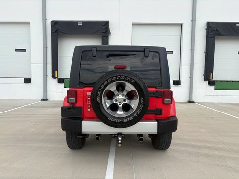 Used 2013 Jeep Wrangler Unlimited Sahara w/ Connectivity Group AWD/4WD image 8
