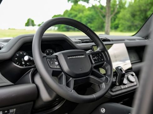 New 2026 Land Rover Defender 110 Trophy Edition AWD/4WD image 18