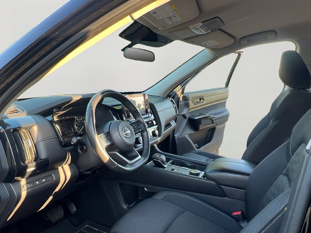 Used 2025 Nissan Pathfinder SV AWD/4WD image 9