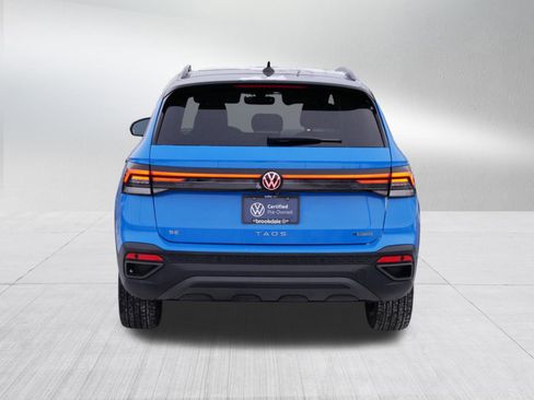 Certified 2025 Volkswagen Taos SE image 6