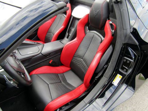 Used 2022 Chevrolet Corvette Stingray Premium Conv w/ Z51 Performance Package RWD image 9