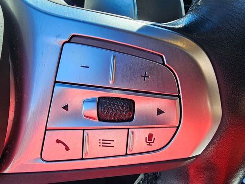 Used 2022 BMW 740i w/ M Sport Package image 21