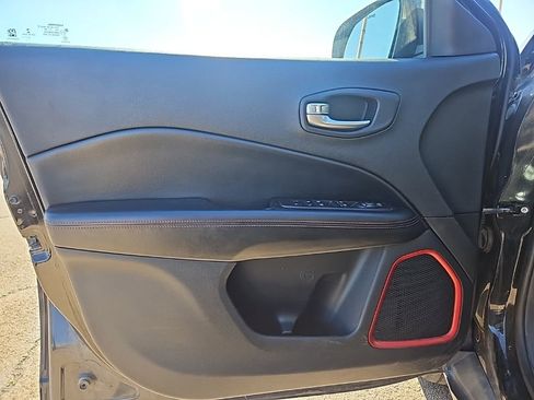 Used 2020 Jeep Compass Trailhawk AWD/4WD image 13