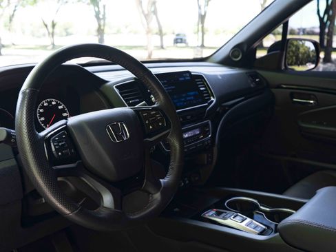 Used 2025 Honda Ridgeline Black Edition image 16