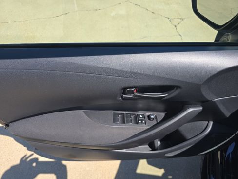 Used 2025 Toyota Corolla LE FWD image 17