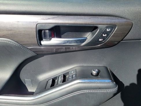 Certified 2022 Toyota Highlander Platinum image 13