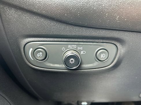 Used 2020 Chevrolet Equinox LT w/ Driver Convenience Package image 10