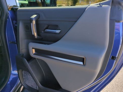 Used 2024 GMC Hummer EV 3X image 34