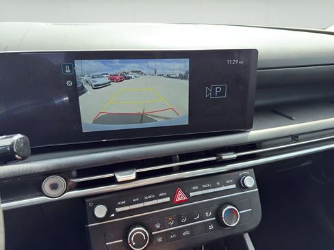 Used 2025 Hyundai Tucson SE image 12