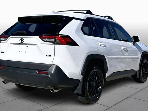 Used 2020 Toyota RAV4 XLE image 12