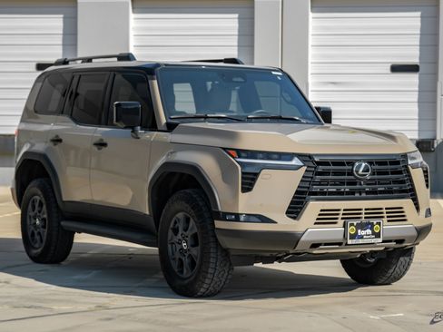 Used 2025 Lexus GX 550 w/ Accessory Package (CT) image 23