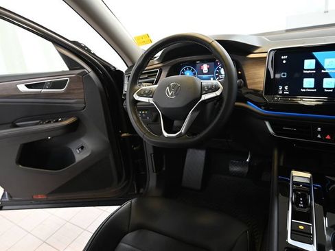 Used 2026 Volkswagen Atlas SEL AWD/4WD image 32