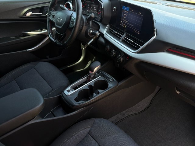 Used 2024 Chevrolet Trax RS FWD image 16