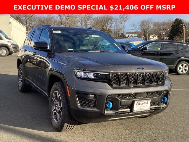 New 2023 Jeep Grand Cherokee Trailhawk w/ Advanced Protech Group II AWD/4WD image 3