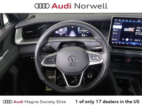Used 2025 Volkswagen Tiguan SE R-Line AWD/4WD image 28