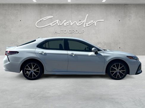 Used 2024 Toyota Camry SE image 17