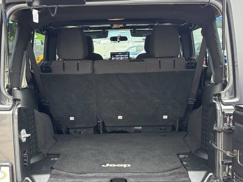 Used 2017 Jeep Wrangler Unlimited Sport w/ Connectivity Group AWD/4WD image 10