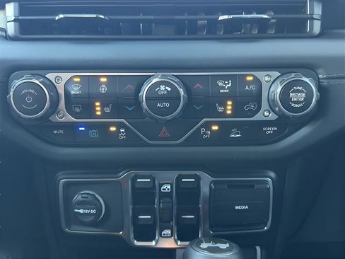 Used 2024 Jeep Wrangler High Altitude image 29