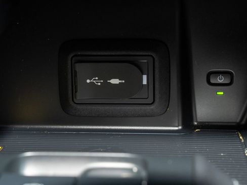 Used 2021 Toyota Venza Limited w/ Advanced Technology Package image 15