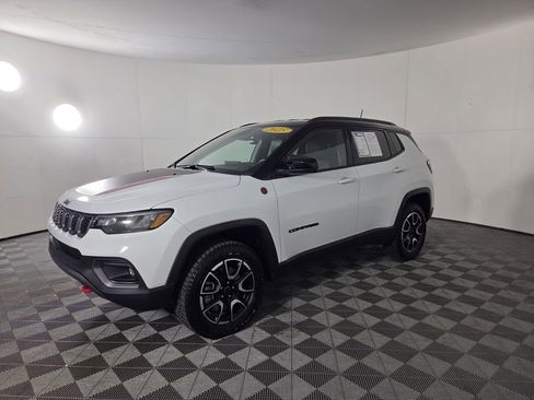 Certified 2025 Jeep Compass Trailhawk w/ Trailhawk Convenience Group AWD/4WD image 4