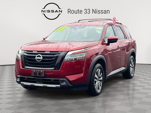 Used 2023 Nissan Pathfinder SL w/ Black Appearance Package image 2