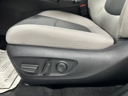 Used 2025 Toyota RAV4 XLE AWD/4WD image 12