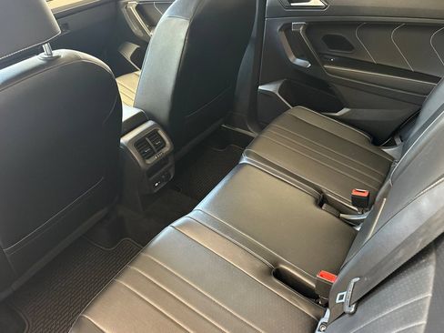 Used 2022 Volkswagen Tiguan SE FWD image 12