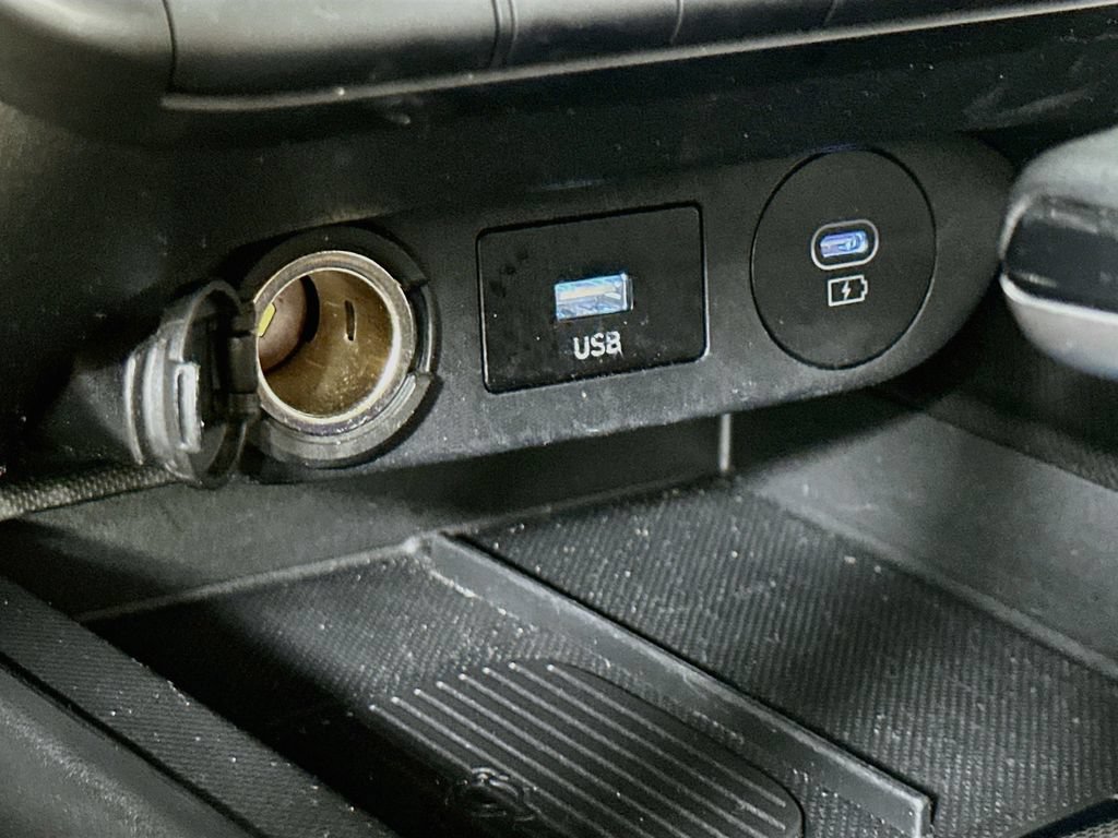 Used 2025 Hyundai Elantra SEL FWD image 32