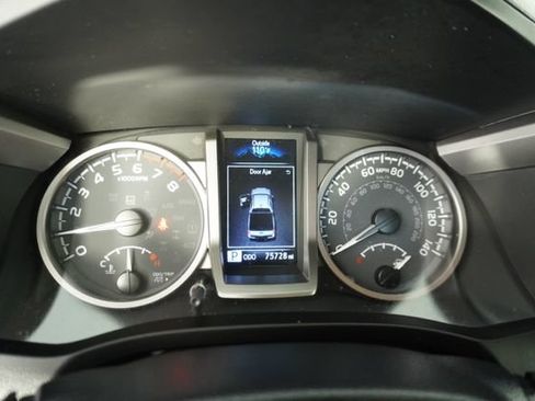 Used 2022 Toyota Tacoma SR5 RWD image 24