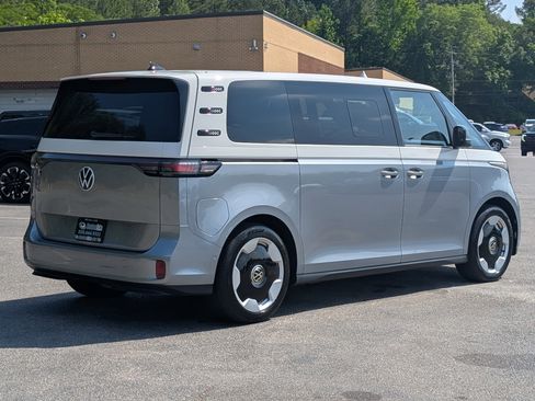 Used 2025 Volkswagen ID. Buzz Pro S Plus RWD image 9