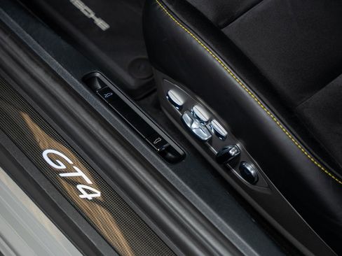 Used 2020 Porsche 718 Cayman GT4 image 91