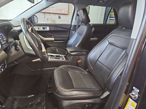 Used 2023 Ford Explorer Limited image 8