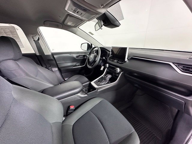 Used 2023 Toyota RAV4 LE AWD/4WD image 26
