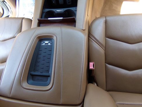 Used 2016 Cadillac Escalade ESV Platinum AWD/4WD image 35