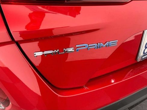 Used 2020 Toyota Prius Prime LE FWD image 32