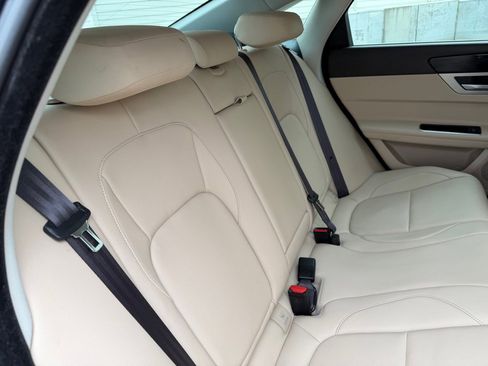 Used 2018 Jaguar XF Premium image 21