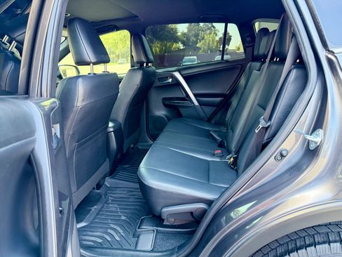 Used 2018 Toyota RAV4 SE AWD/4WD image 12