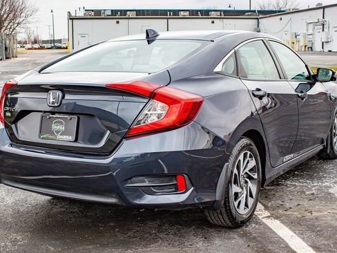 Used 2018 Honda Civic EX image 9