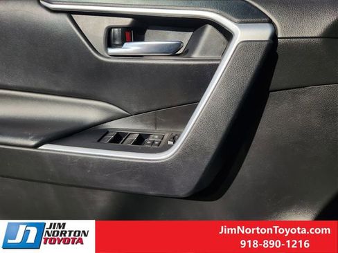 Used 2022 Toyota RAV4 XLE image 24