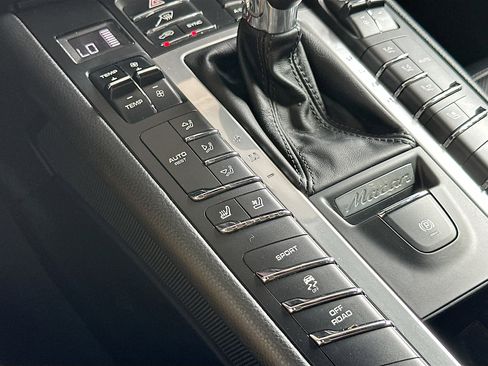 Used 2020 Porsche Macan S image 16