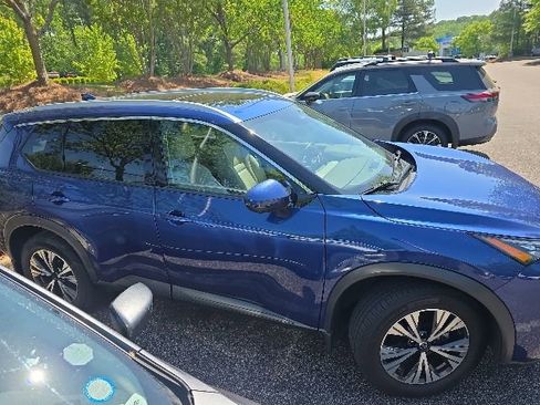 Used 2021 Nissan Rogue SV w/ Premium Package FWD image 4