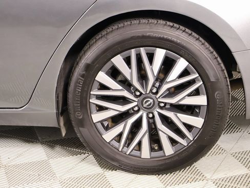 Used 2024 Nissan Altima 2.5 SV image 17