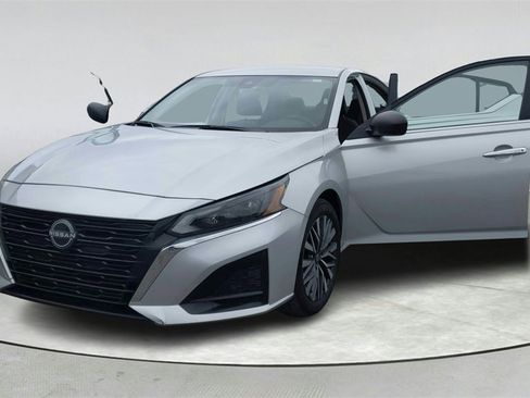 Used 2024 Nissan Altima 2.5 SV image 9