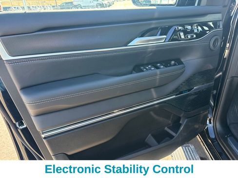 New 2026 Jeep Grand Wagoneer L Summit image 12