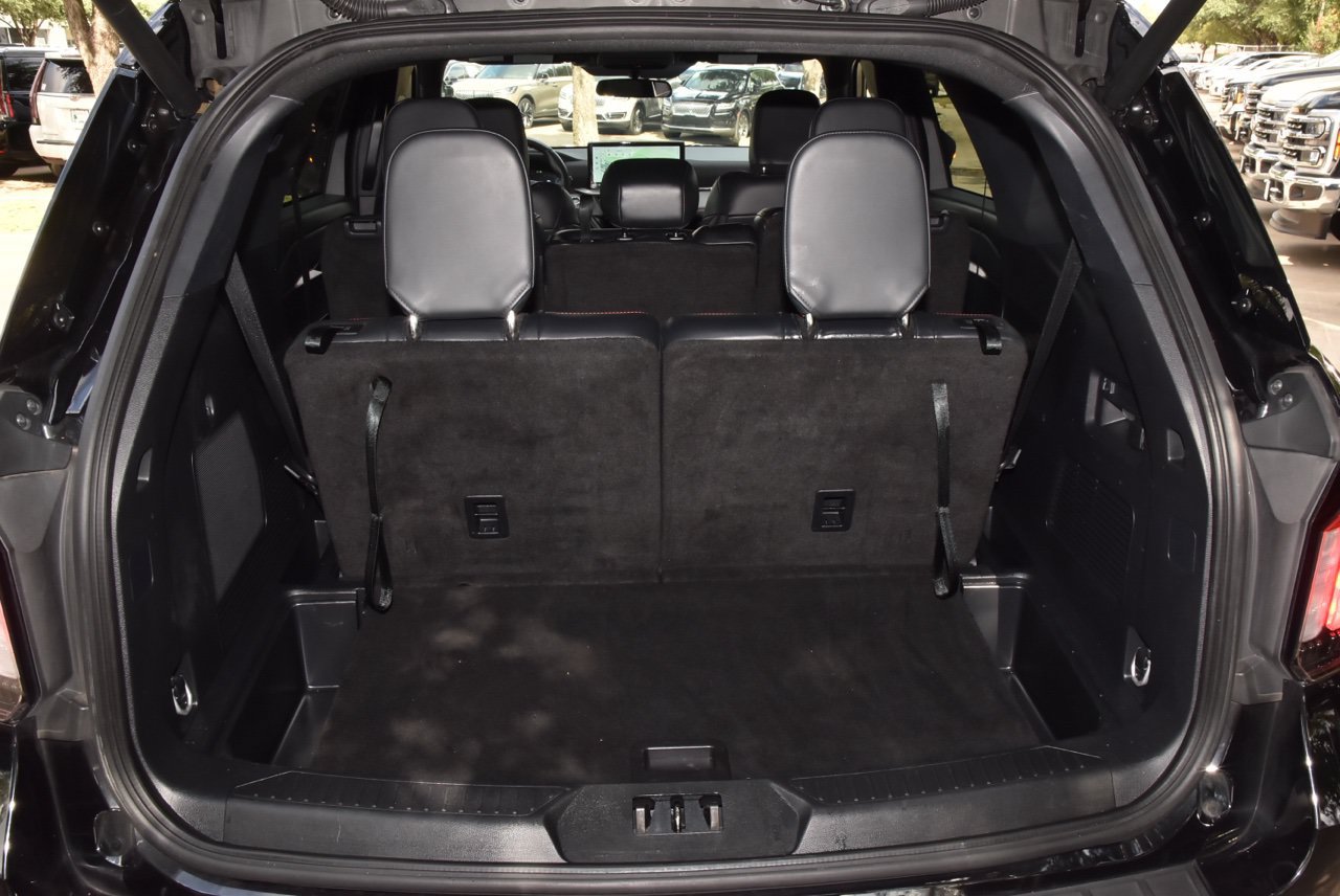 Used 2025 Ford Explorer ST-Line w/ ST-Line Street Pack AWD/4WD image 37