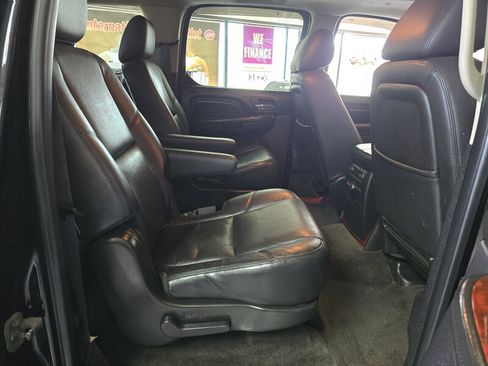 Used 2011 Cadillac Escalade ESV Luxury image 22