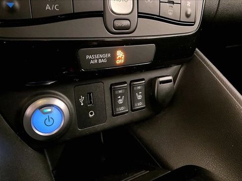 Used 2019 Nissan Leaf SV w/ SV Technology Package FWD image 31