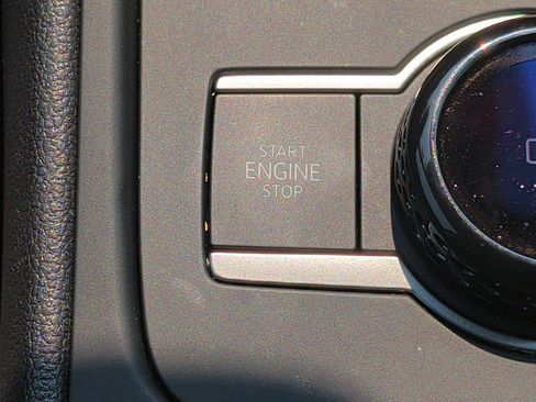 Certified 2025 Volkswagen Tiguan SE AWD/4WD image 32